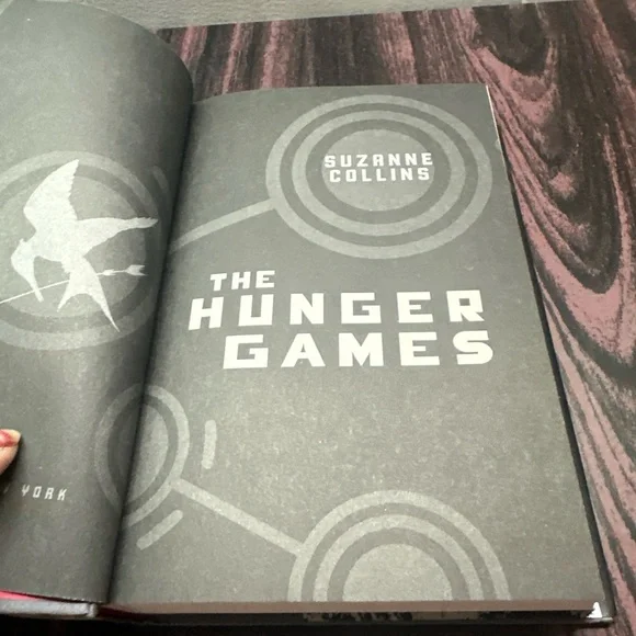 The Hunger Games Book Set - Black, Blue, Red Covers. 5 Books - Picture 6 of 12